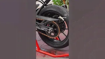 Global form chain lube spray