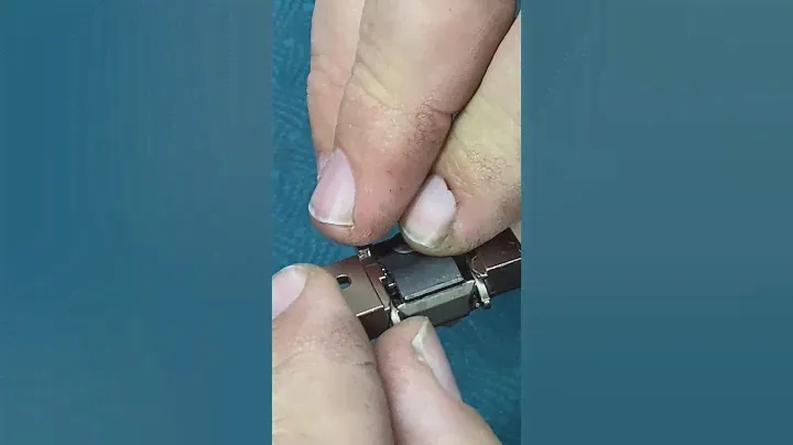 Heiniger Clippers - How to Change the Hinge on Heiniger Ophal, Saphir, or Oster Volt
